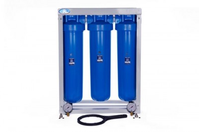20"-os Big Blue szűrőház 3 db-os állványon szűrőház kulccsal szűrő nélkül Aquafilter